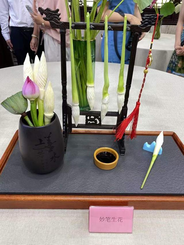 泡椒小笼来啦！古猗园小笼餐厅上新，荷花、荷叶、藕带、莲子做的荷花宴也来尝一下？