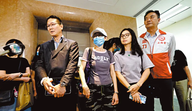 求锤得锤！支持乱港的“二世祖”亲手毁失落
眷属企业，“大年夜

班”平沽割席也难逃倒闭，拖欠薪资3800万领港
府发声