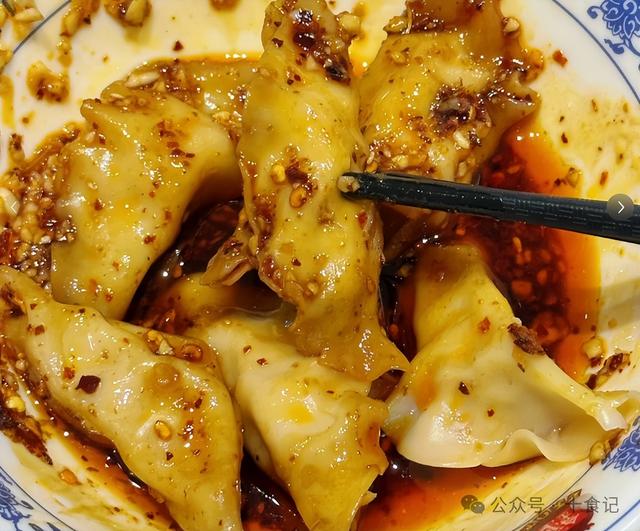 四川成都六年夜
美食盛宴，麻辣鲜喷鼻
，每一道都超带劲！