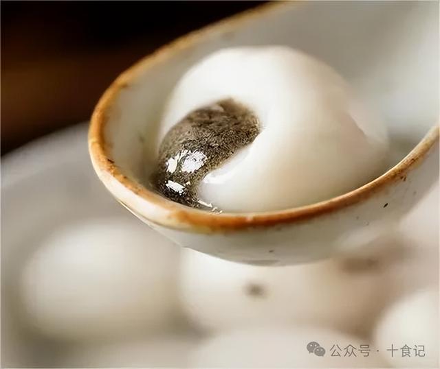 四川成都六年夜
美食盛宴，麻辣鲜喷鼻
，每一道都超带劲！